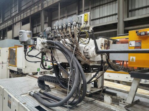 400 Ton Engel Year 2000 Hydraulic Injection Molding Machine Model ES 2050/400A