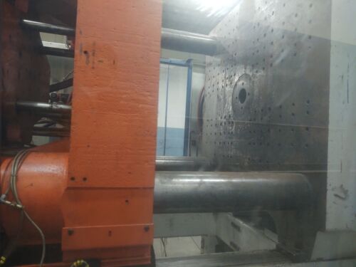 750 Ton Engel 1999 Hydraulic Injection Molding Machine Model 4550/750AH