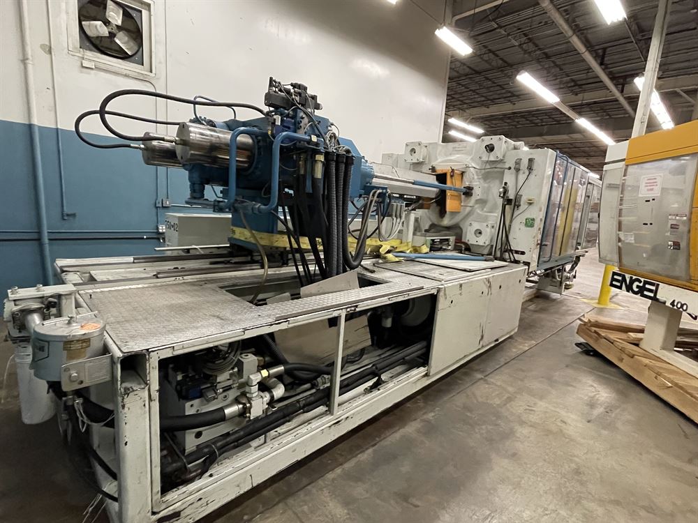 750 Ton Engel 1999 Hydraulic Injection Molding Machine Model 4550/750AH