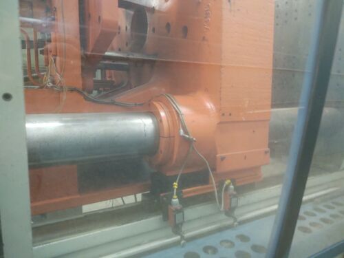 750 Ton Engel 1999 Hydraulic Injection Molding Machine Model 4550/750AH