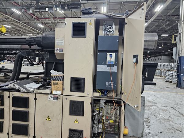 2500 Ton Engel Duo Injection Molding Machine, Year 2000